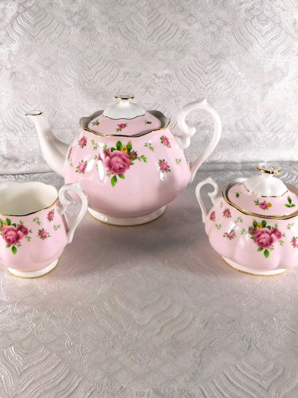 Royal Albert Tea Set in New Country Roses-Pink Hatbox # 27977